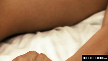 Preview 4 of Baul - Gorgeous blonde orgasm addict can&#039_t stop herself masturbating
