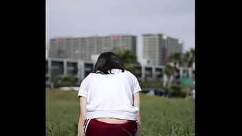 Preview 2 of Nacked Girls Free - Girl in shorts playing with balloons