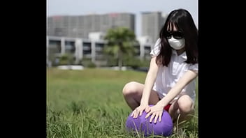 Preview 4 of Nacked Girls Free - Girl in shorts playing with balloons