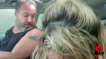 Preview 1 of Yoga Swag - LOIRINHA MAMANDO O NEG&Atilde_O NO CARRO DO BINHO TED - Green Girl95