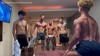 Preview 2 of Car Thot - 4 jugadores de futbol rompen culo