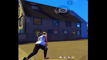 Preview 2 of Collage Party Boys Sex - Tava jogando free fire e fiquei de pau duro