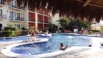Preview 3 of Dounlod Vidio Comxxx - La chica acostada en la orilla de la alberca es evitaloveporn el pendejo que est&aacute_ con el cel es un desconocido que no sab...