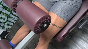 Preview 2 of Saudi Arb Hd - Working out my thighs