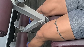 Preview 1 of Saudi Arb Hd - Working out my thighs