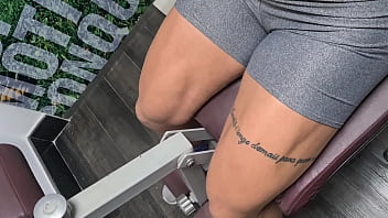 Preview 4 of Saudi Arb Hd - Working out my thighs