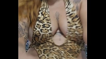 Preview 2 of Sunnyleone Porn Sex With Horse - T&ocirc_ com muito tes&atilde_o vem aqui goza nos meus peitos e axilas