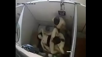 Preview 3 of Dehati Sil Pek - Ragazza Indiana scopata da tre ragazzi in un bagno pubblico