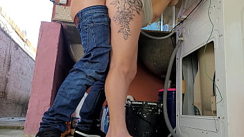 Preview 4 of Publik Fun Talk - Dona de casa casada paga t&eacute_cnico de m&aacute_quina de lavar com a bunda enquanto marido esta fora