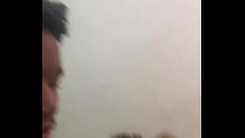 Preview 1 of Porn Free Liara Roux - Novinho mamando o pau do pai do amigo