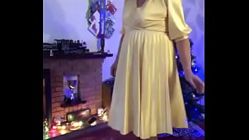 Preview 2 of Xxi Dong Com - JOHANNA CLAYTON CHRISTMAS TREE DANCE 1