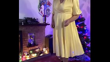Preview 3 of Xxi Dong Com - JOHANNA CLAYTON CHRISTMAS TREE DANCE 1