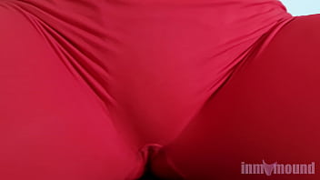 Preview 1 of Wwwbarzzers Videocom - Parte 2 - Provando novas cal&ccedil_as Leggings que nem youtuber. Na parte 1 eu n&atilde_o resisti em mostrar a bucetinha,  nesse aqui ficou s&oacute_ o cap&ocirc_ de fusca. - Inmymound