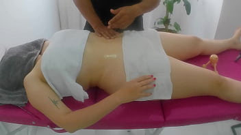 Preview 1 of Women And Boy Hollywood - Sesion de masaje caliente de mujer latina