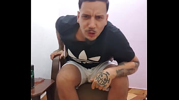 Preview 2 of Bigger Than Feet - Cad&ecirc_ as putinhas submissas