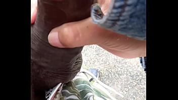 Preview 2 of Www Tip Her Up Com - Casada gostosa foi pega no flagra chupando a rola do Kingblack em p&uacute_blico no mirante da praia em Santa Catarina