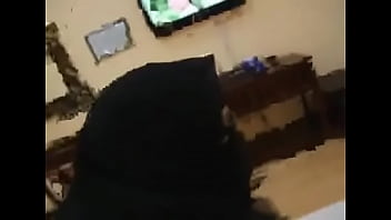 Preview 2 of Defloration Virgin Muslim Girl - Ragazza araba con burqa e grosse tette scopata