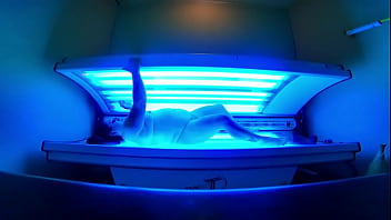 Preview 2 of Liza Ann Y Jordy - Sexy BBW Playing Public Tanning Bed