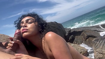 Preview 3 of Desi Mom Xxxx Son - Novinha casada de 18 anos perde o telefone e vazam v&iacute_deos transando na praia do recreio