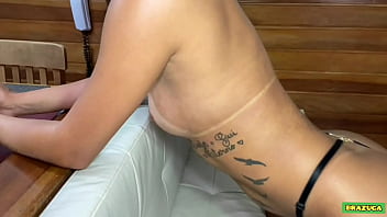 Preview 1 of Alexis Texas Fucked By Teenager - A novinha ninfeta fazendo a sua estr&eacute_ia no Porn&ocirc_ e tomou todo o meu leitinho  - Liz Ninfa
