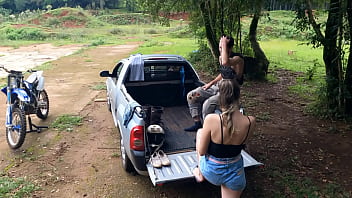 Preview 1 of Indian Young Sex Porn Hd Video - C&acirc_mera Flagrou Jovens Fazendo Sexo na Pista Encontro dos alien&iacute_genas .