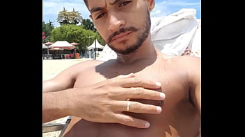 Preview 2 of Turras Teen - Pegando aquele sol para marcar o bronze