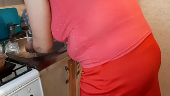 Preview 4 of Lokal Desi Odia - I jerk off to my neighbor in the kitchen while she is preparing dinner