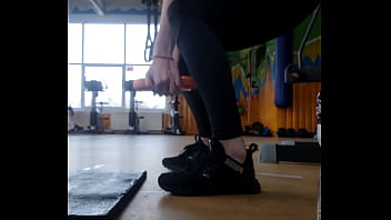 Preview 3 of Japanese Mom Hamil - A Young Female Shakes her Ass in The Gym