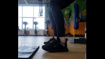 Preview 1 of Japanese Mom Hamil - A Young Female Shakes her Ass in The Gym