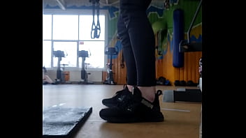 Preview 4 of Japanese Mom Hamil - A Young Female Shakes her Ass in The Gym