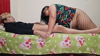 Preview 2 of 18 Teen Youporn - La madrastra se venga de su esposo fall&aacute_ndose a su hijastro mientras su padre no esta Me hace una Buena Garganta Profunda