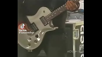 Preview 1 of Hdxxx Ch - CHESTER BENNINGTON FAZENDO A PORRA DE UM GRITO DE DEZESSETE SEGUNDOS SEM PARAR AO VIVO