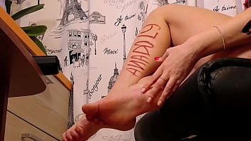 Preview 2 of Fukng Video - Sexy bitch caresses her legs for you!