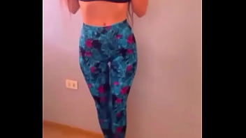 Preview 1 of Xxx Bottle - Putita caliente te seduce con baile
