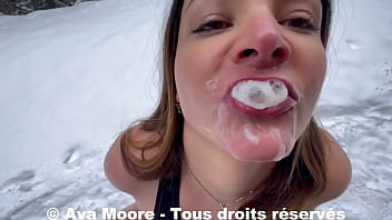 Preview 4 of Vodio Xxx Porn - Ava Moore - Une randonn&eacute_e en raquette se transforme en baise exhib &agrave_ la neige,  j&#039_avale tout le sperme - VLOG PORN