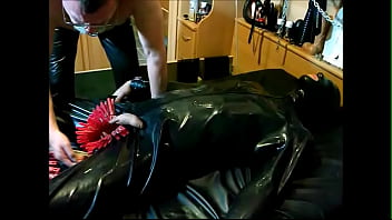 Preview 2 of Seachbest Threesume - 082 Rubber and clamp