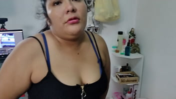 Preview 1 of Willa Get - Padrastro llena de semen las tetas de su hijastra mientras mama no esta