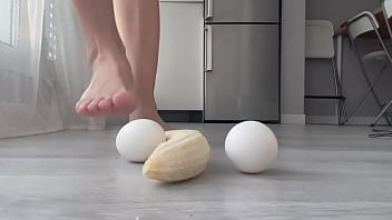 Preview 1 of Men Ss - Good morning,  watch me crush your balls