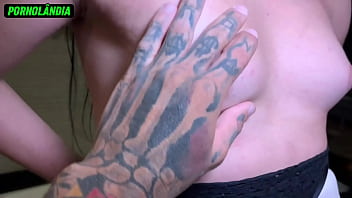 Preview 2 of Nymphomaniac Mom - Linda acompanhante topou gravar um porn&ocirc_ pra mostrar como &eacute_ seu atendimento