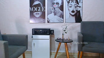 Preview 1 of Desi Girl Massage Parlour - Essa Empregada &eacute_ muito gostosa e ela mostra a bucetinha