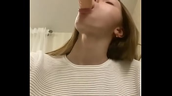 Preview 3 of Felicidade Apenas Com Agua - Hot girl sucking cock