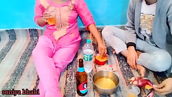 Preview 2 of Two Ass Booty - पड़ोसन को पटाया और पलंग तोड़ चूत मारी हिंदी आवाज में