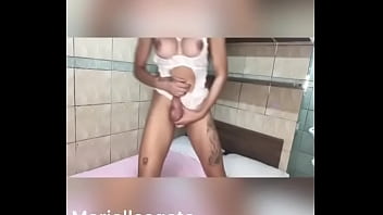 Preview 3 of Martina Finocchio - Fiquei no hotel esperando dar hora de viajar fiquei com tesao e gozei gostoso