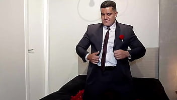 Preview 1 of 21inch Monster Cock - YURI GA&Uacute_CHO - BIG BOSS CUMSHOT VALENTINE&#039_S DAY