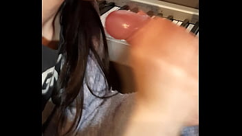 Preview 3 of Anushka Sex Vidios - Blowjob am Klavier
