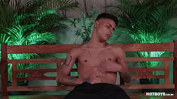 Preview 1 of Mom Haras Sex - Mega dotado penetrando devagar o novinho virgem