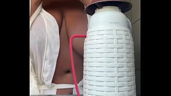 Preview 1 of Horse Sex Video Prnop - Gostosa preprando cafe da manha pelada - Folgosa