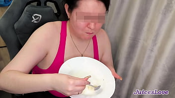 Preview 4 of Fatty Desi Xxx - Hot mom eats cum with food after sucking