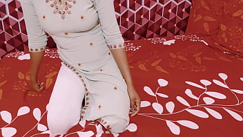 Preview 1 of Pussy Sucking Photos - चाची की बेटी को जमकर चोदा - हिंदी