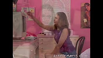 Preview 1 of Booty Bob - Petite solo teen hottie masturbates - Little April